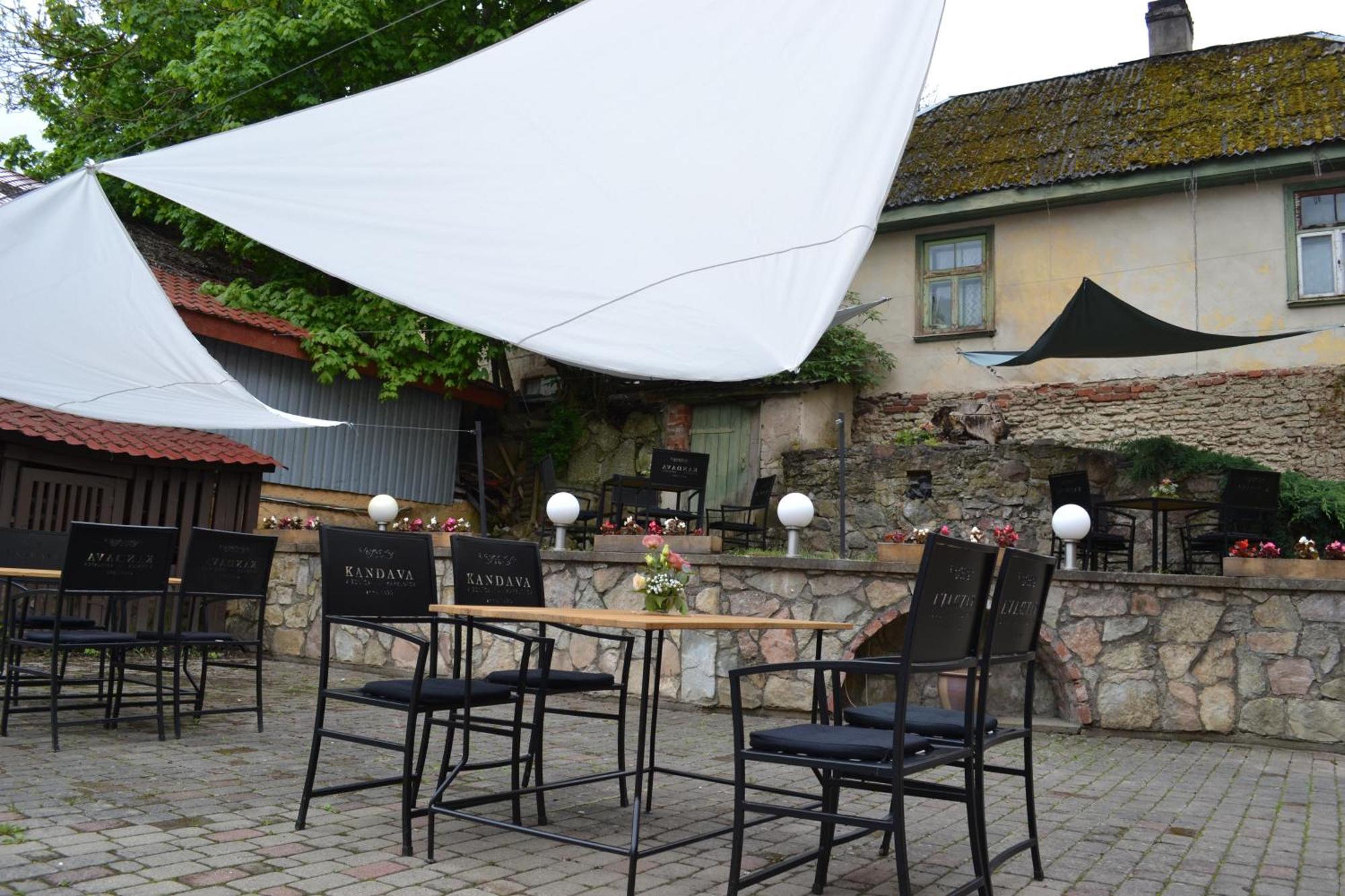 Viesnica Kandava Bagian luar foto